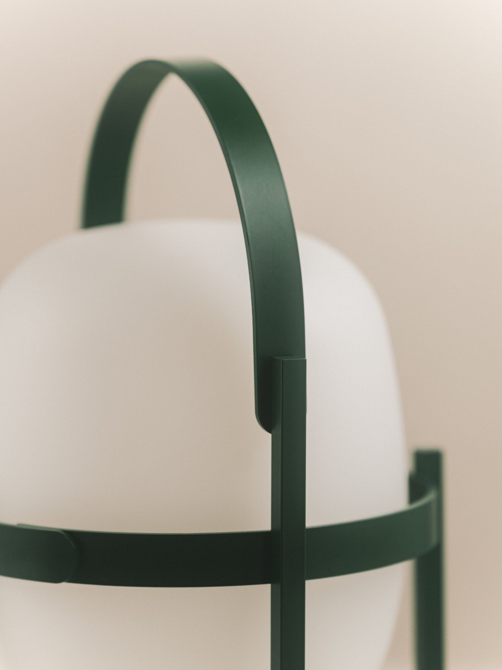 Cestita Alubat Table lamp English Green Santa & Cole