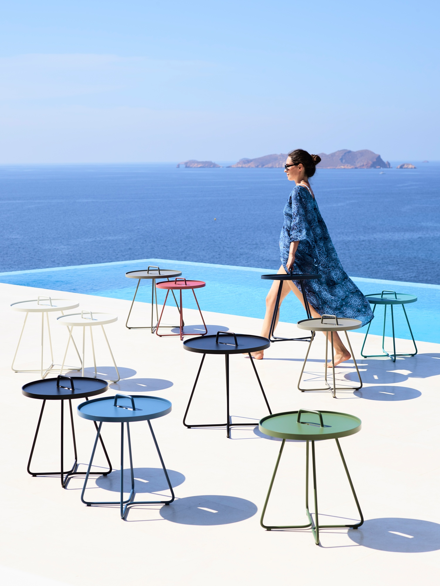 On-The-Move Outdoor side table small taupe Cane-Line