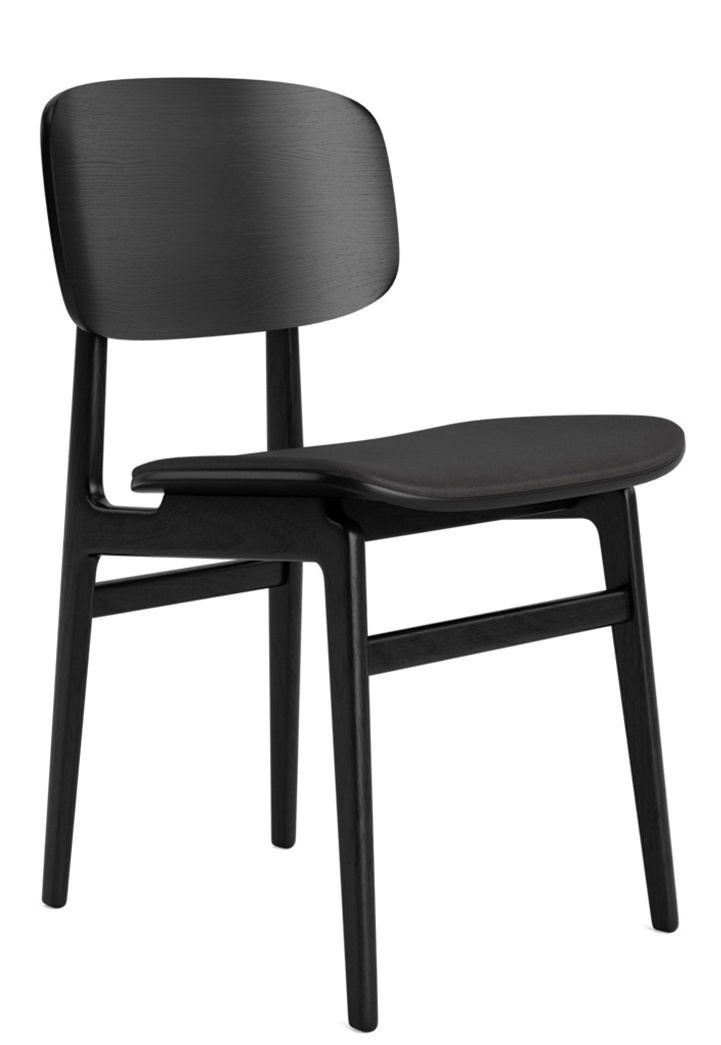 NY11 Stuhl von NORR11, schwarzer Holzstuhl mit gepolsterter Sitzfläche, Esszimmerstuhl im modernen Design.