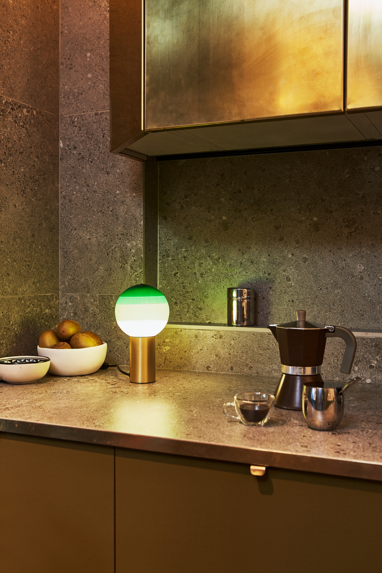 Dipping Light S LED Table lamp Marset green - brass