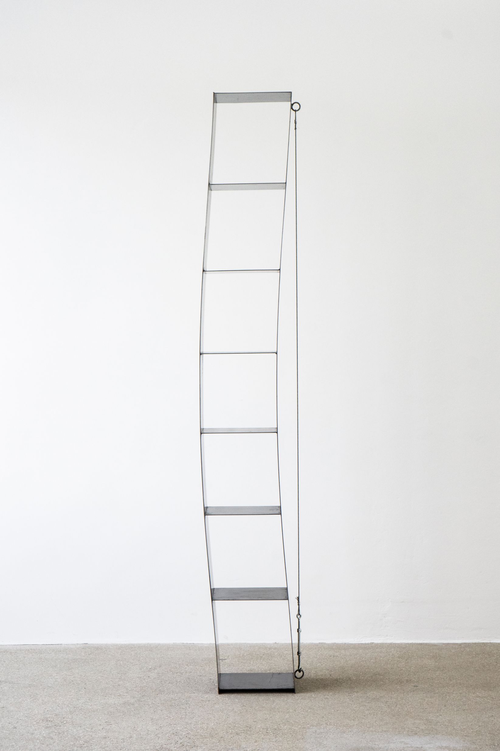 Gespanntes Regal Shelf Nils Holger Moormann
