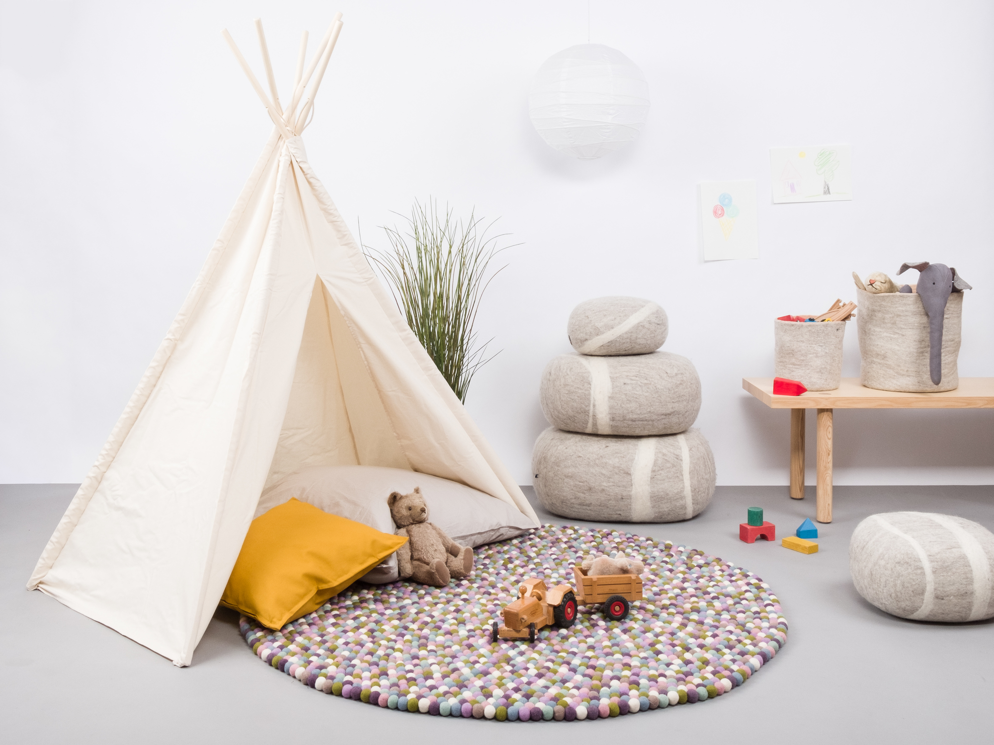 Felt ball Carpet round 140 cm myfelt