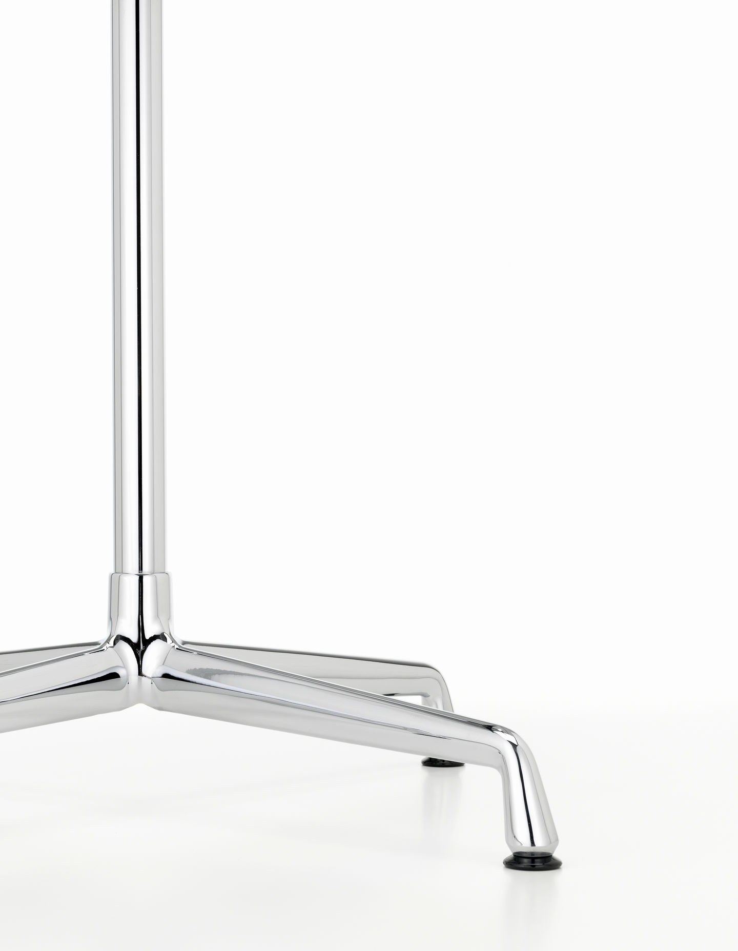 Eames Contract Tables High Standing Table Ø 70 cm Vitra