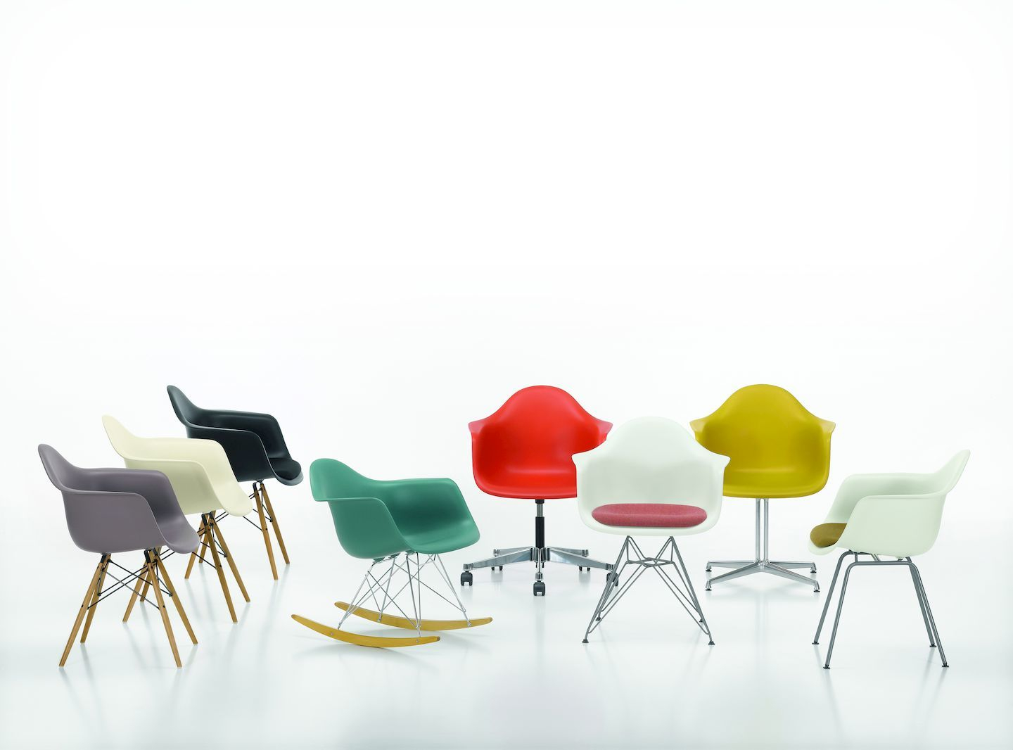 Eames Plastic Arm Rocking Chair RAR Rocking chair with seat cushion Vitra