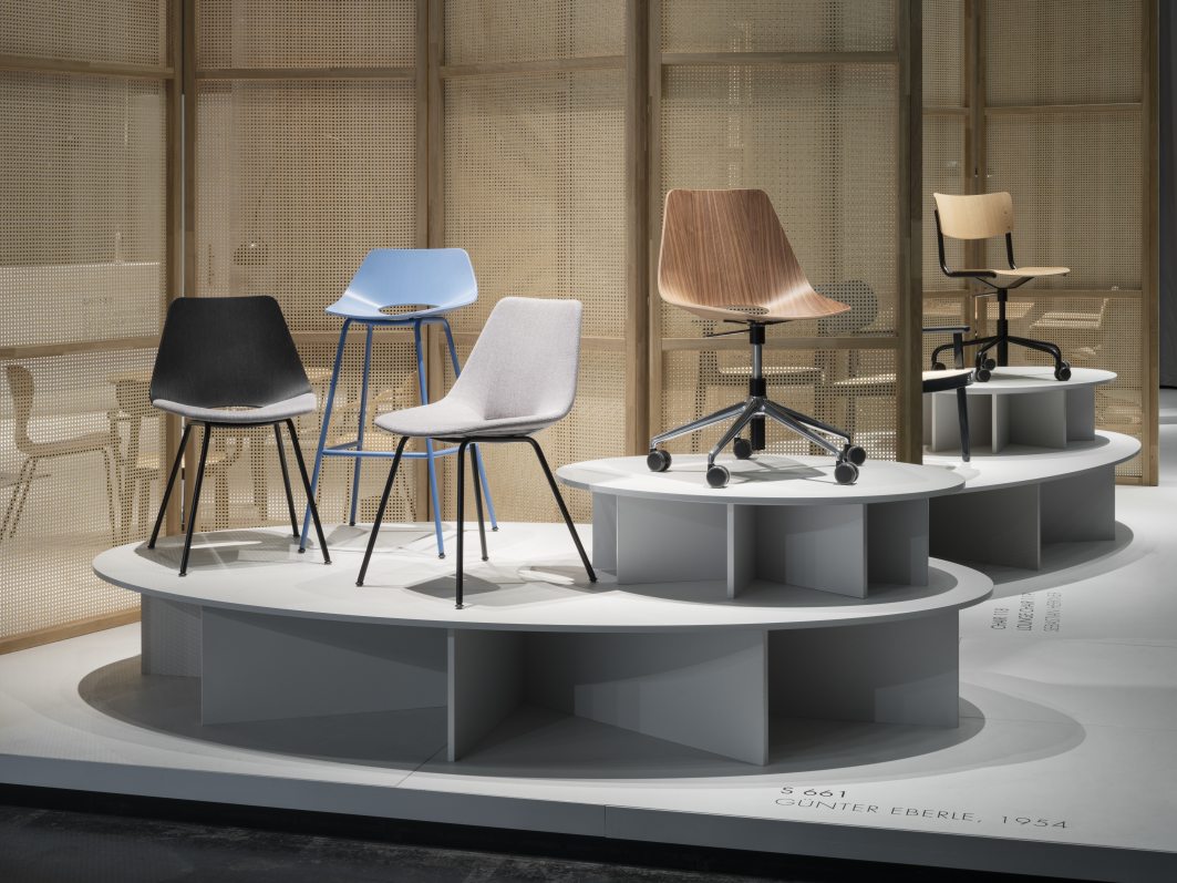 S 661 DR Swivel Chair Thonet 