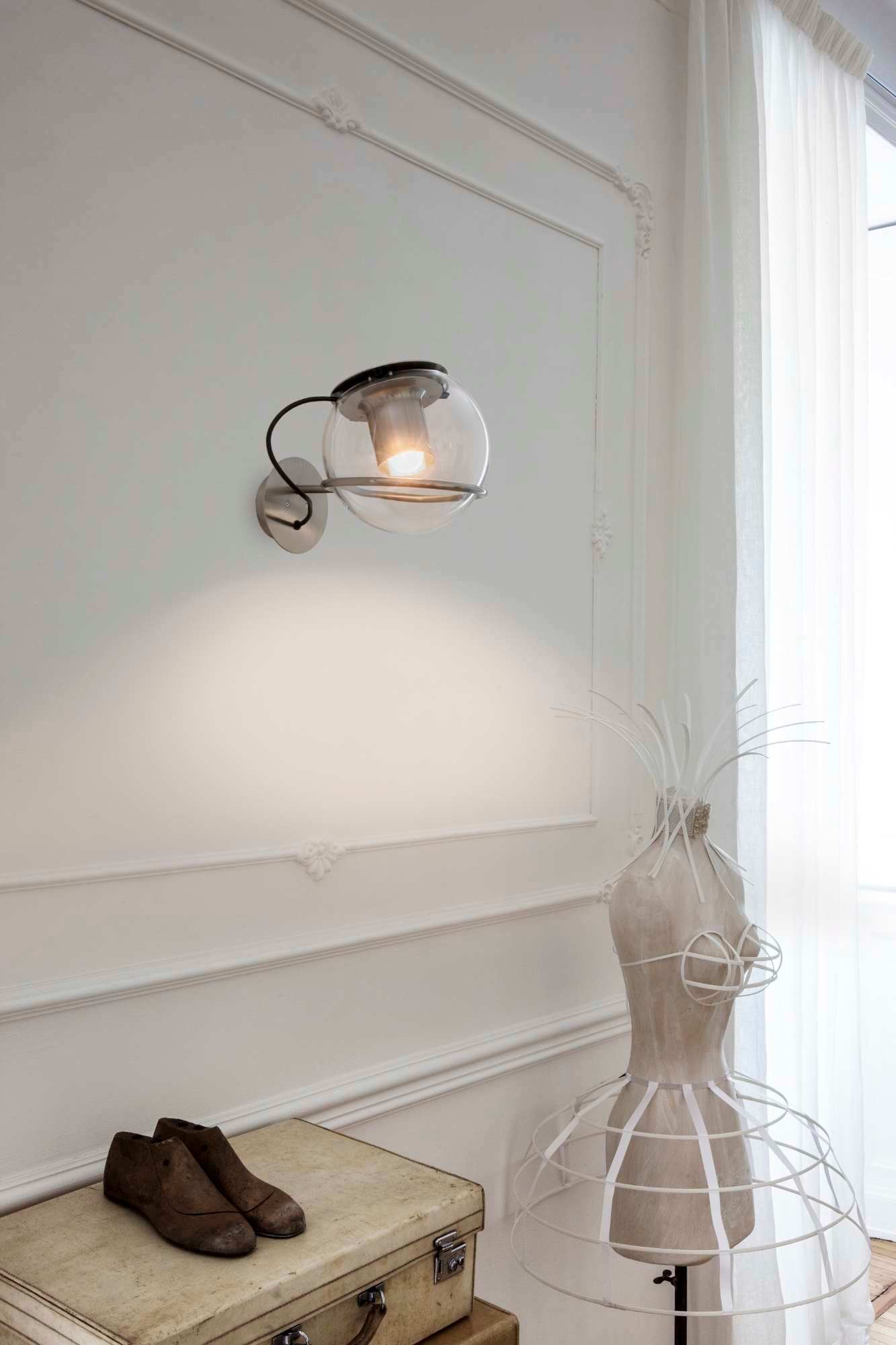 The Globe wall lamp 727 Oluce