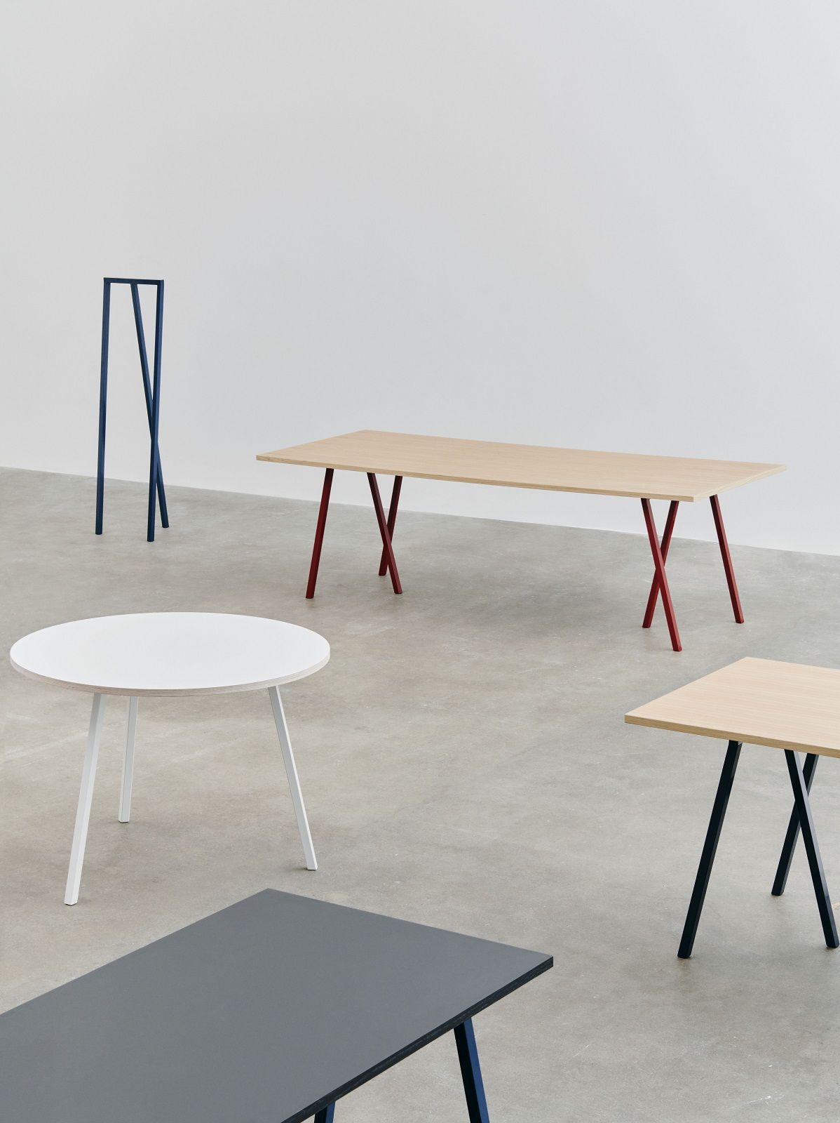 Loop Stand Table Inclusive Support Table / Dining Table 160 Hay