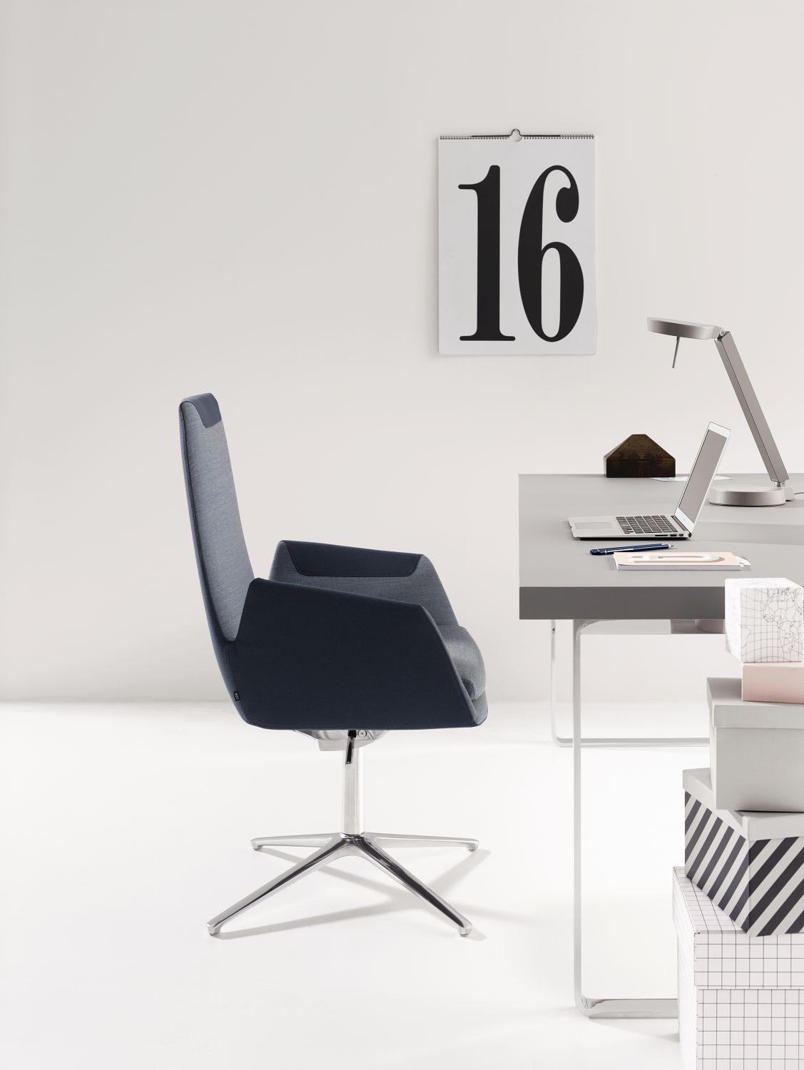 Cordia revolving chair high back Cor