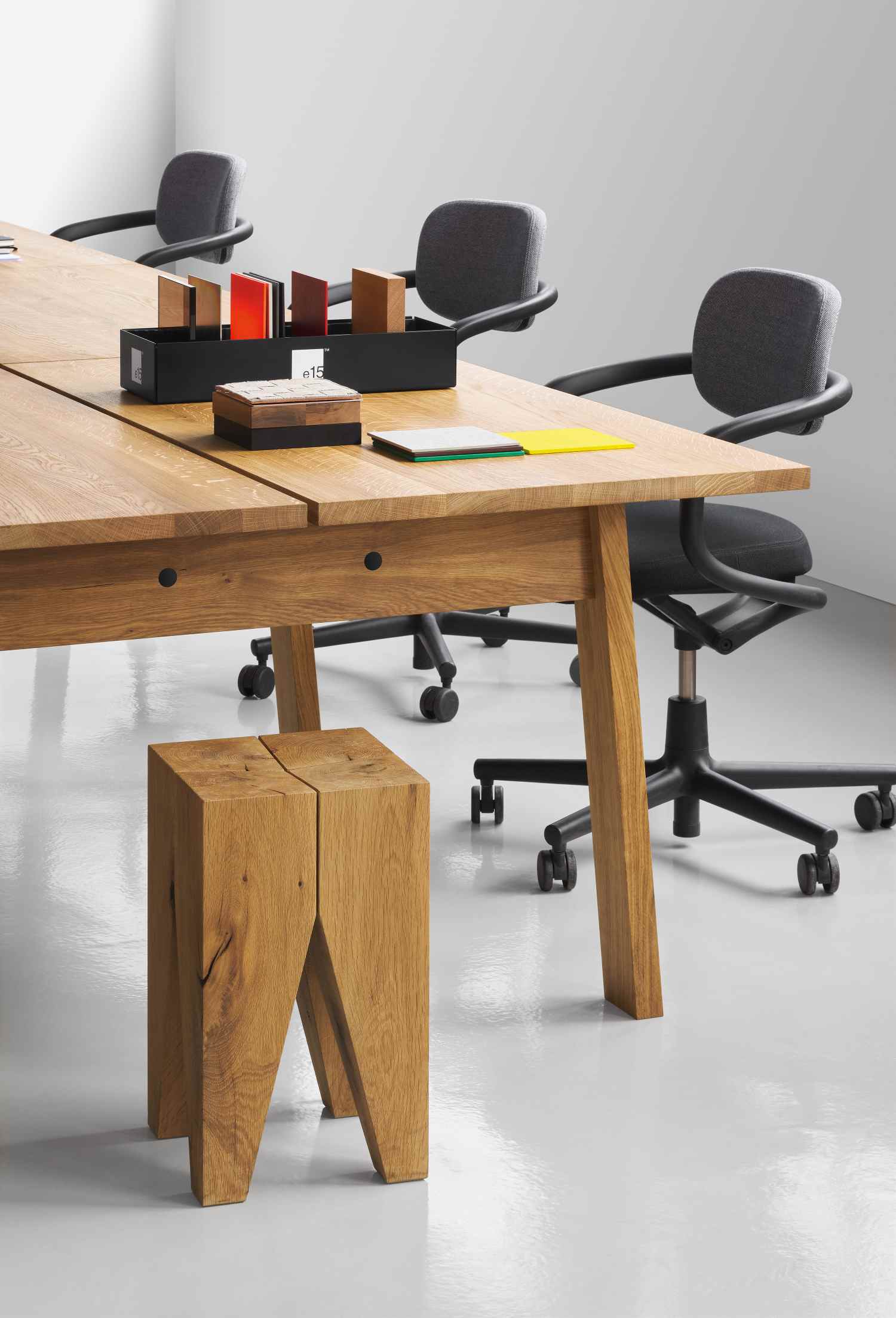 Molar stool / table e15