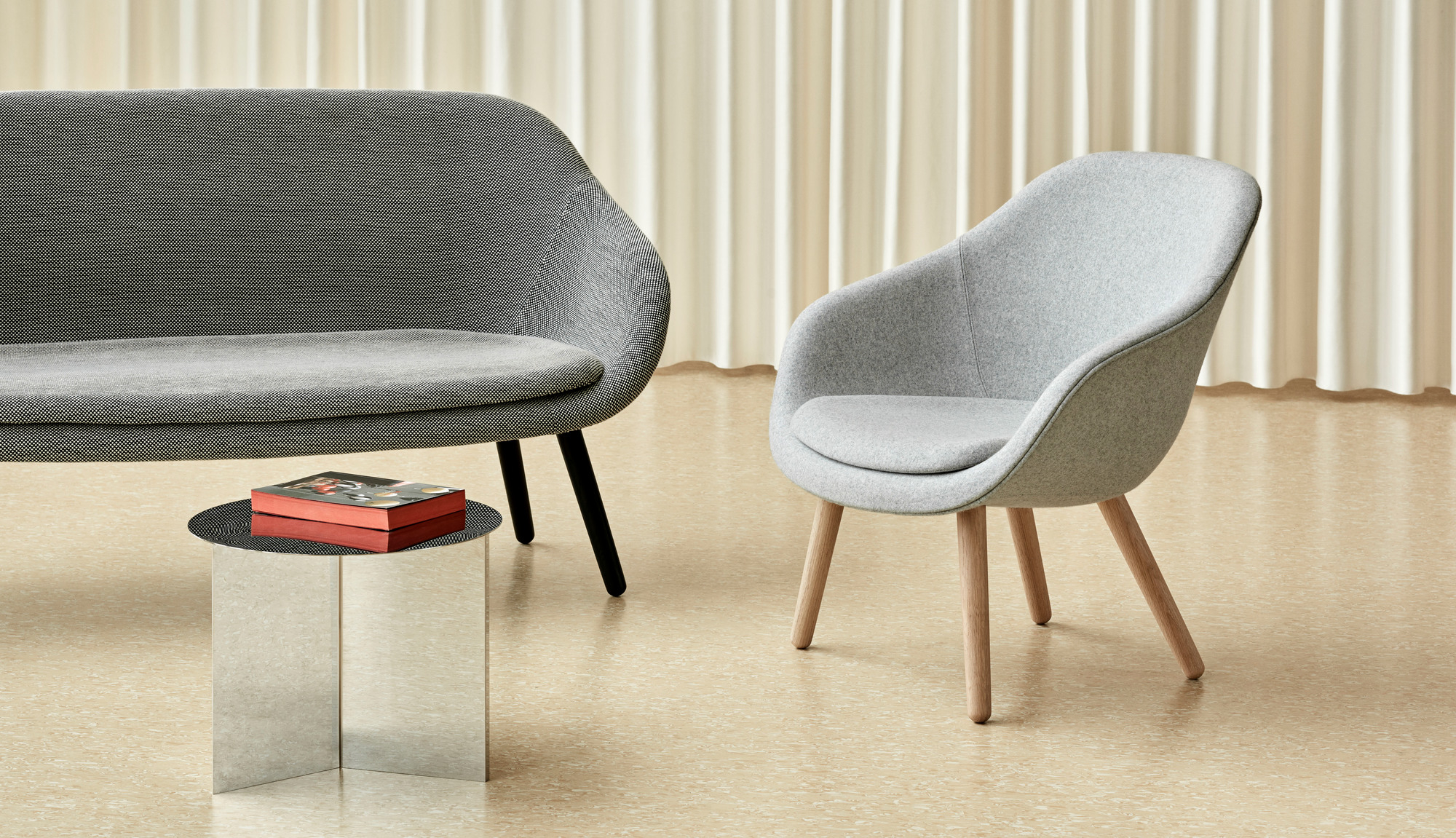 About a Lounge AAL 82 / AAL82 Armchair Hay