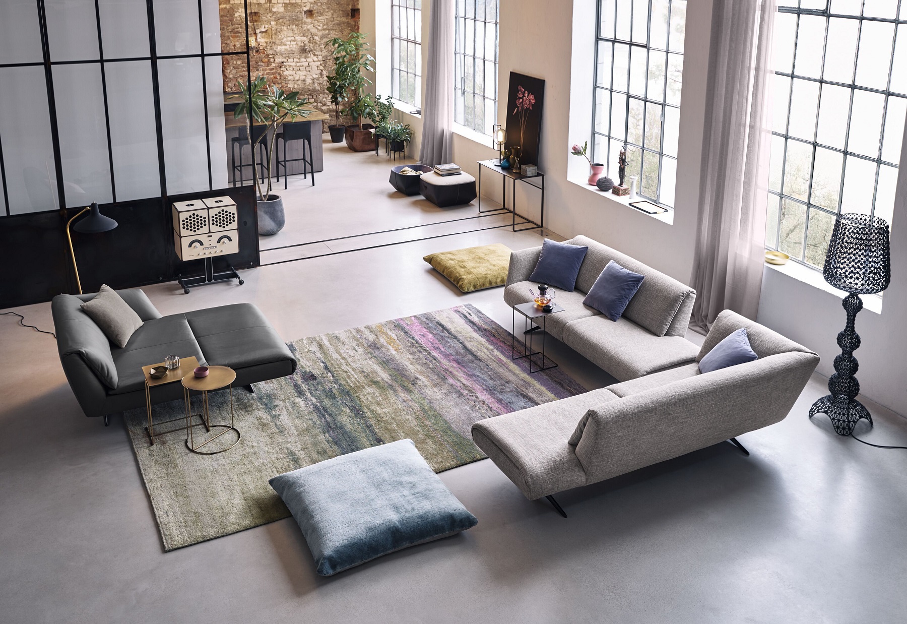 Oki Saddle side table round Walter Knoll