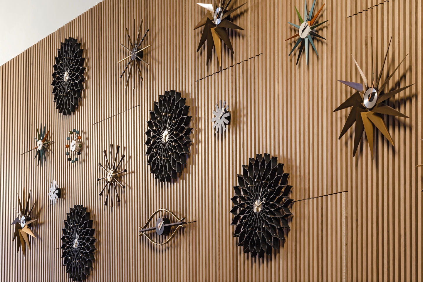 Ball Clock wall clock - black Vitra