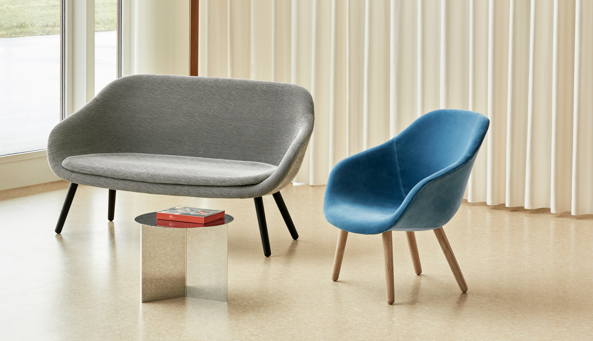 About a Lounge AAL 82 / AAL82 Armchair Hay