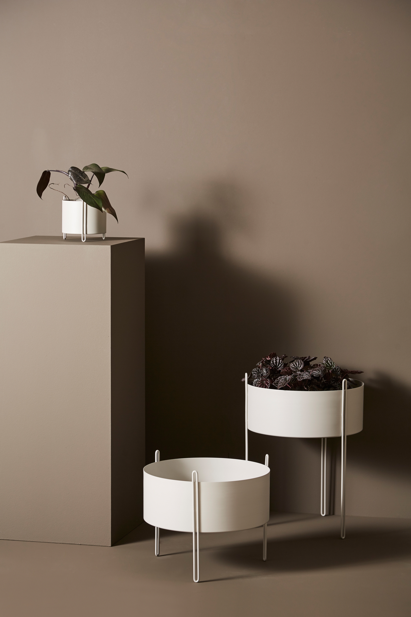 Pidestall Planter Large Taupe Woud