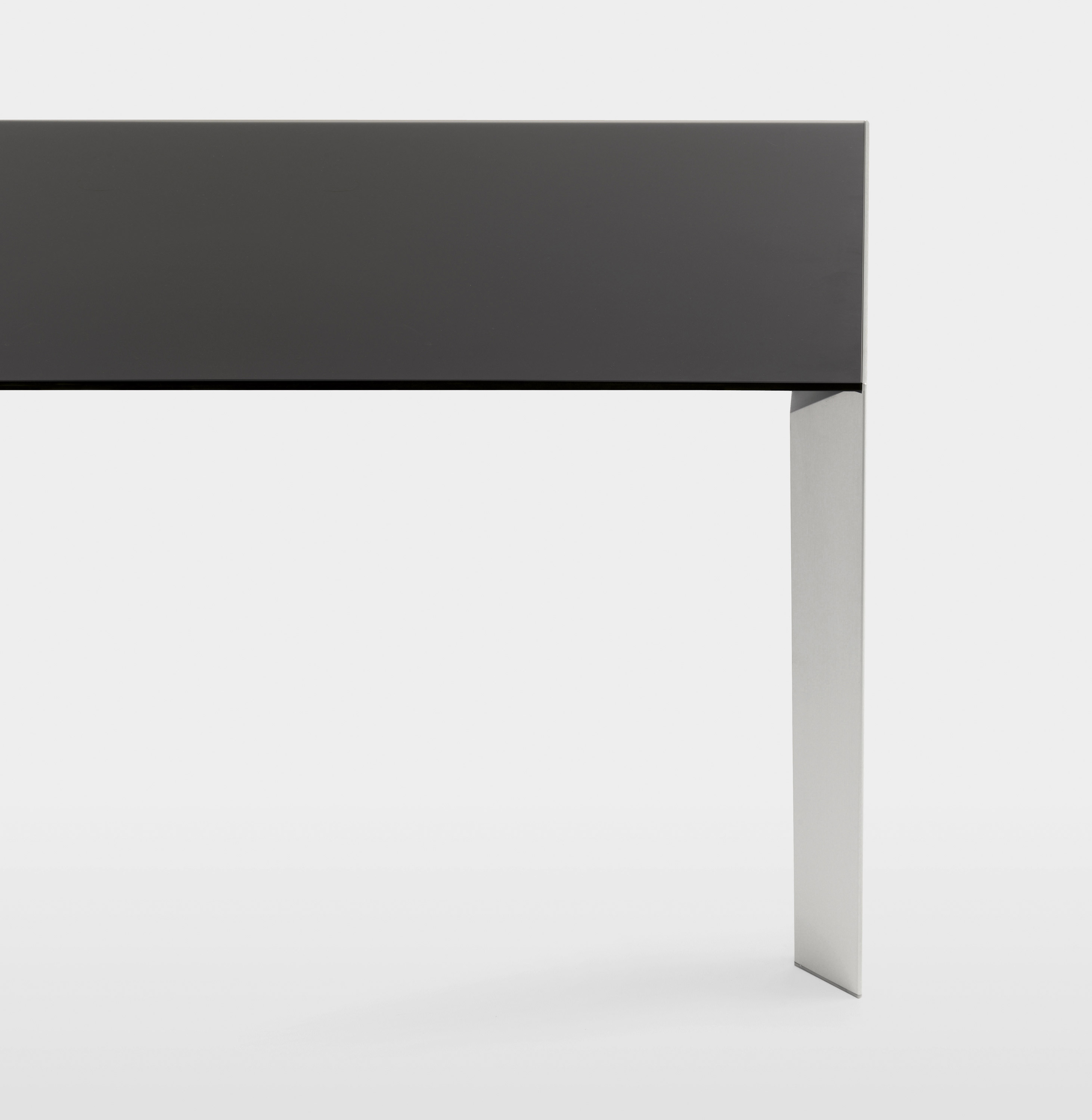 Nori dining table Kristalia