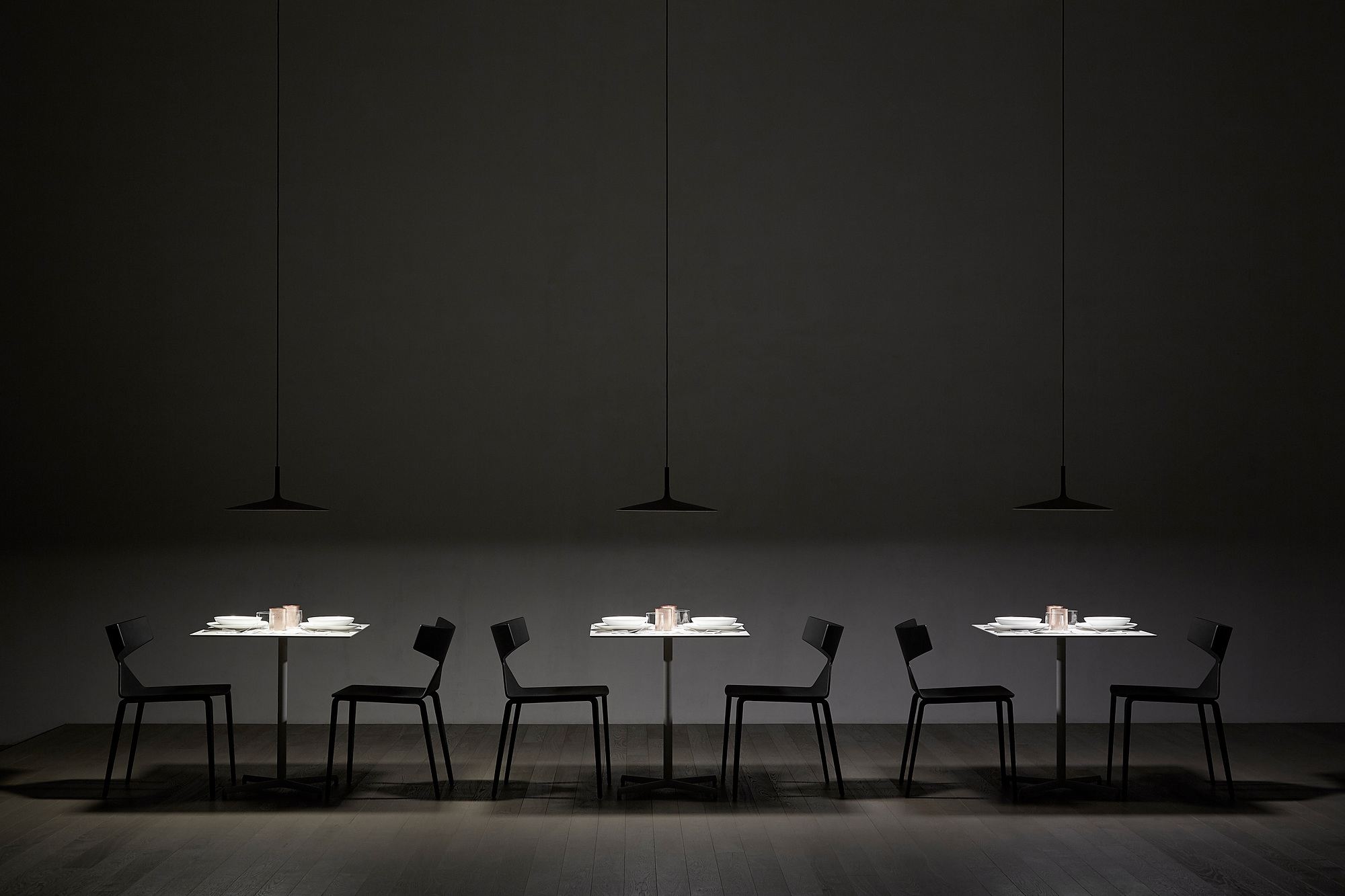 Aplomb Large LED Pendant light Foscarini White