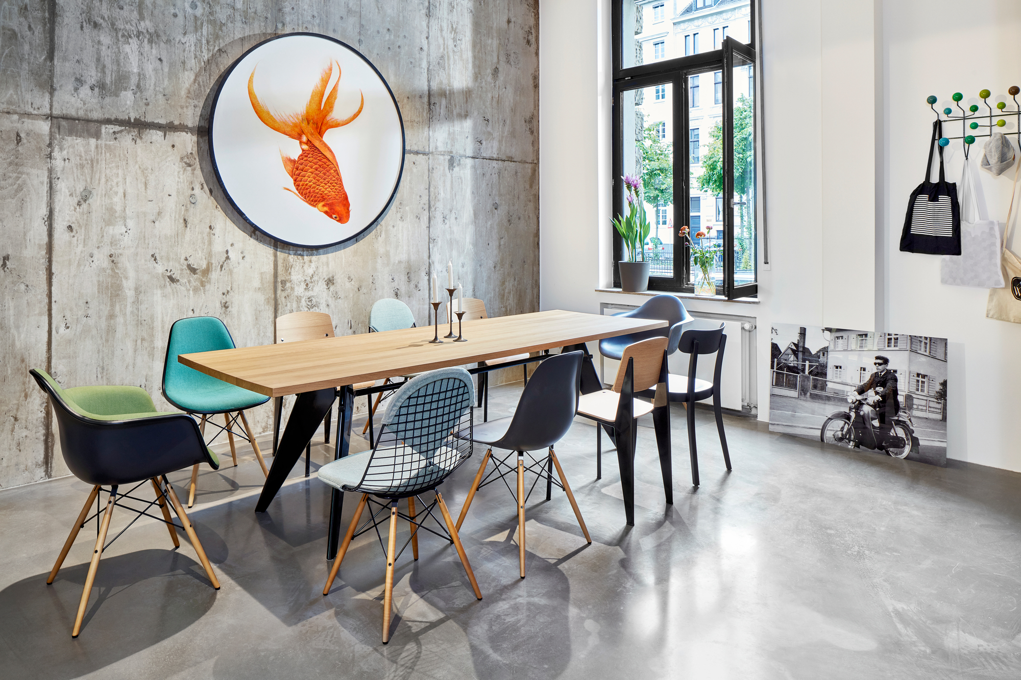 DKW-2 Wire Chair with seat and backrest cushion HOPSAK DARK BLUE / ELFENBEIN Vitra EXHIBITION PIECE