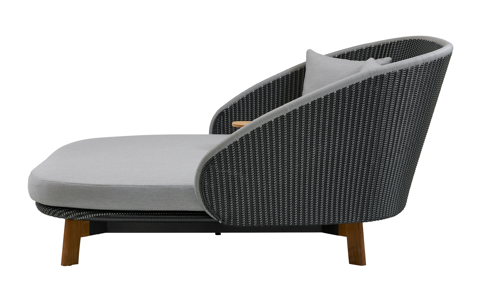 Peacock Outdoor Lounger with table and cushions Cane-Line