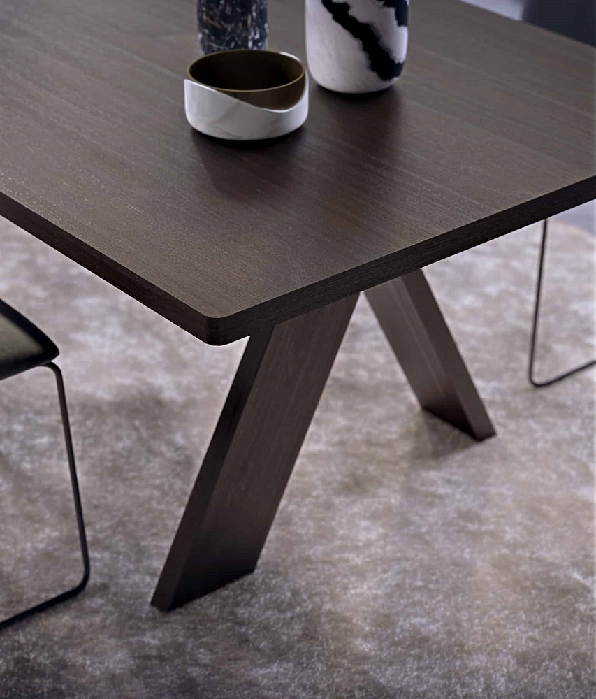 Artful Wooden Table Segis 