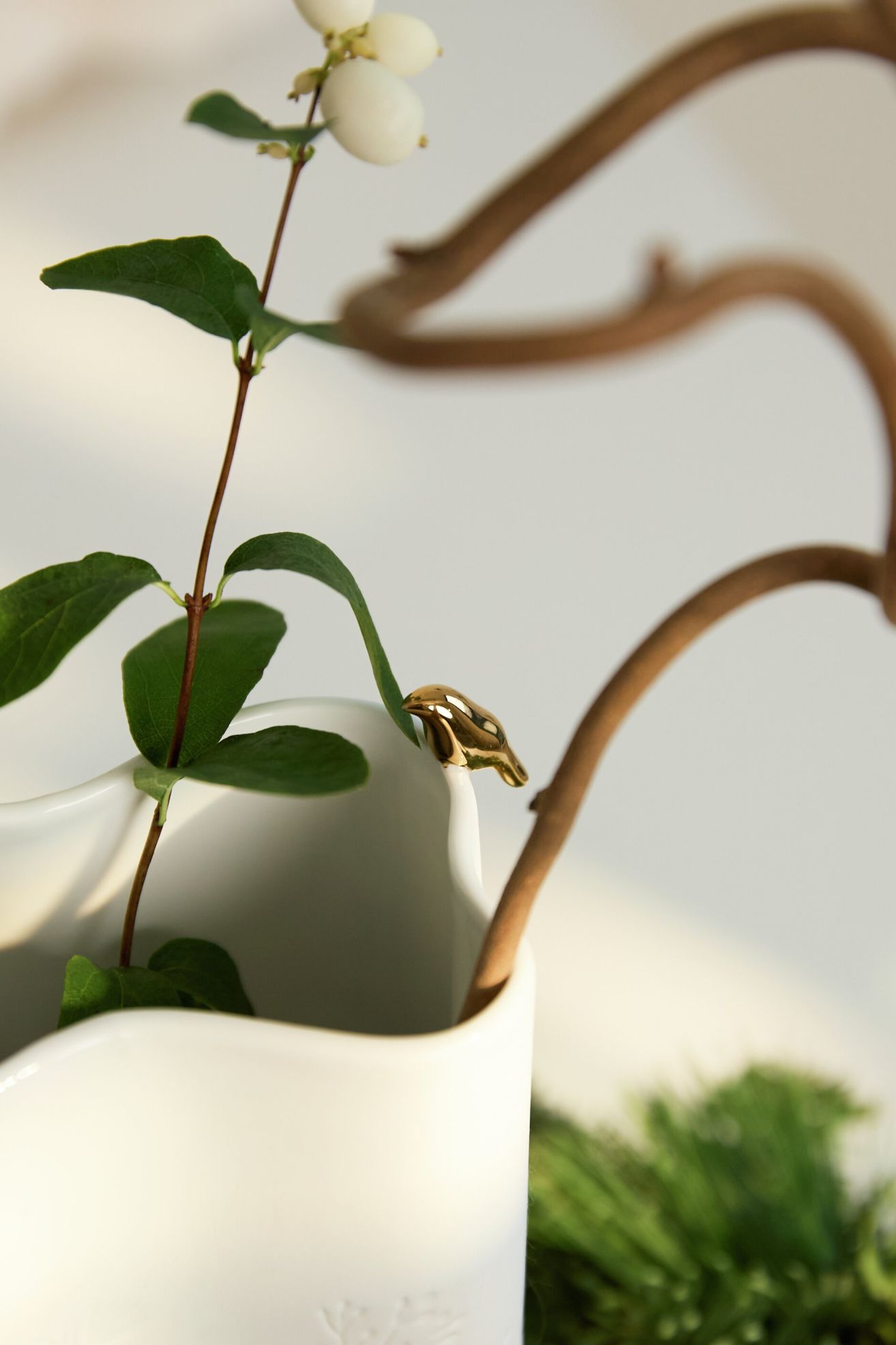 Winter Magic Vase Gold Bird Wheels