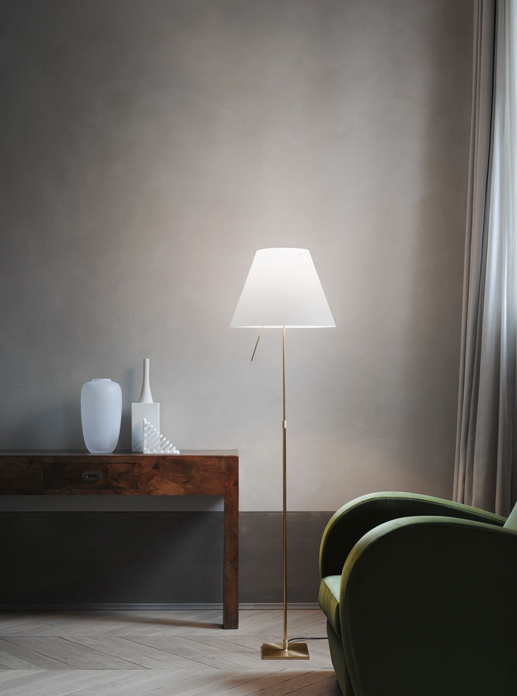 D13 Costanza height adjustable table lamp with sensor dimmer complete version aluminium base and white shade Luceplan