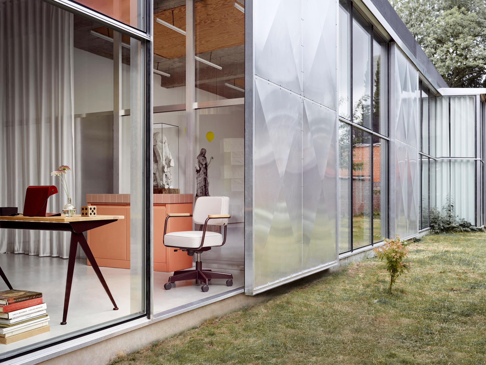 Compas Direction Desk Vitra