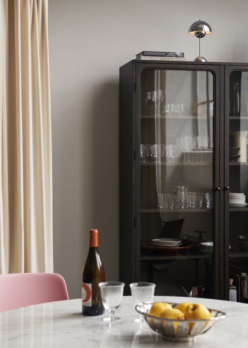 Trace SC88 cabinet / display case AndTradition