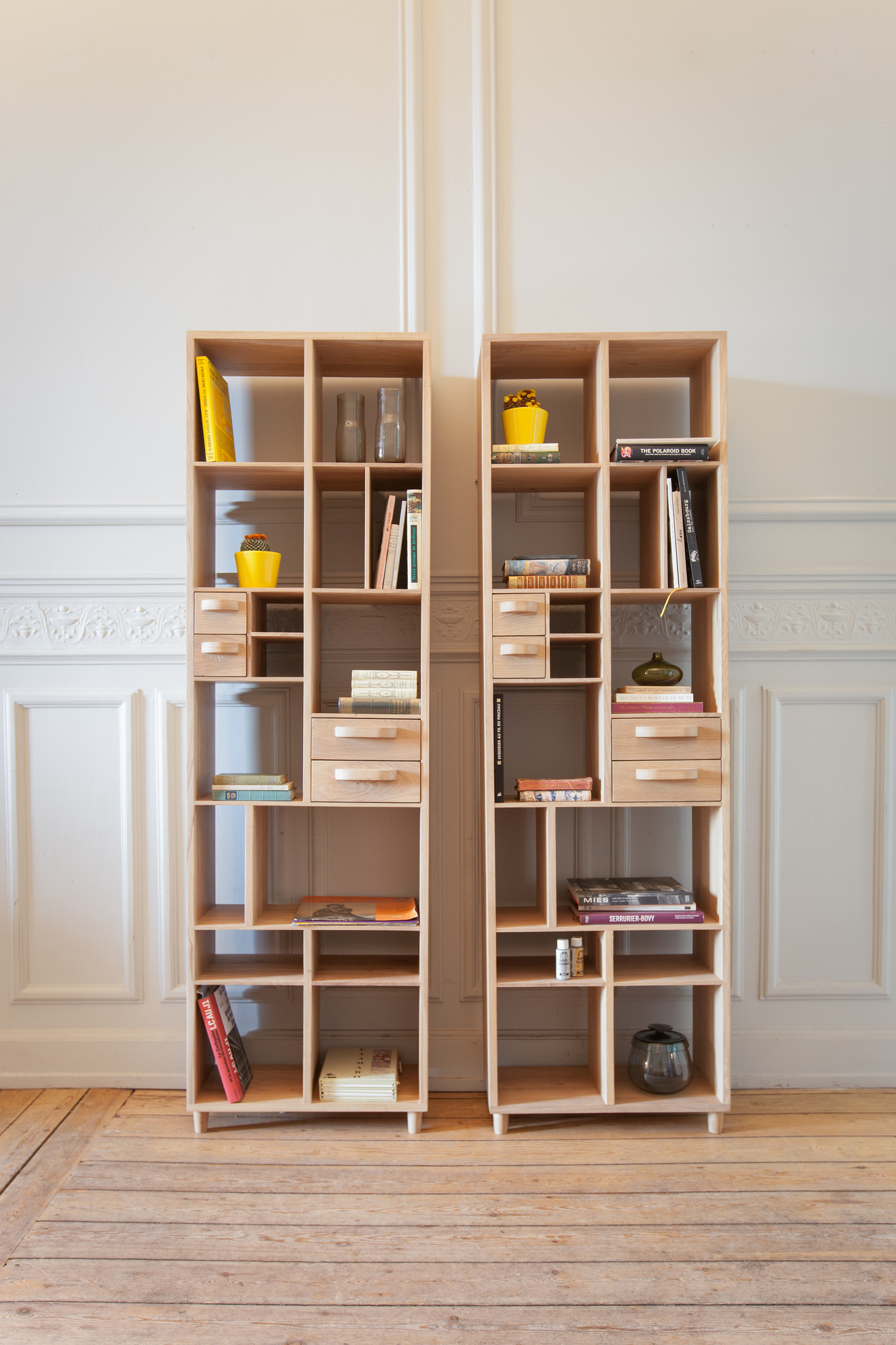 Pirouette book rack oak Ethnicraft