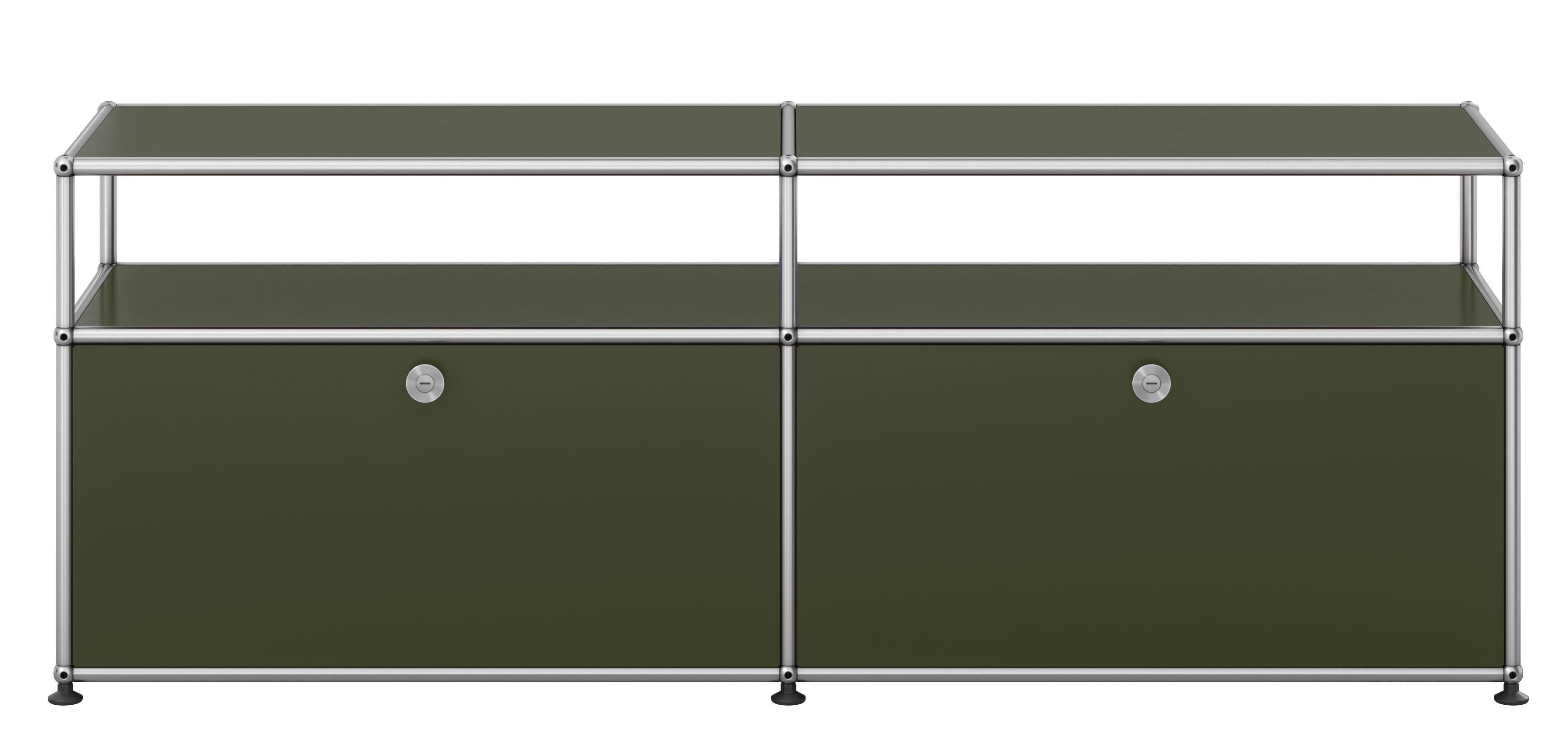 USM Haller Lowboard in Olivgrün mit zwei Klapptüren, modernes Designmöbel für Wohnzimmer und Büro.