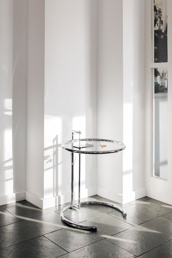 Adjustable replacement glass plate for ClassiCon side table
