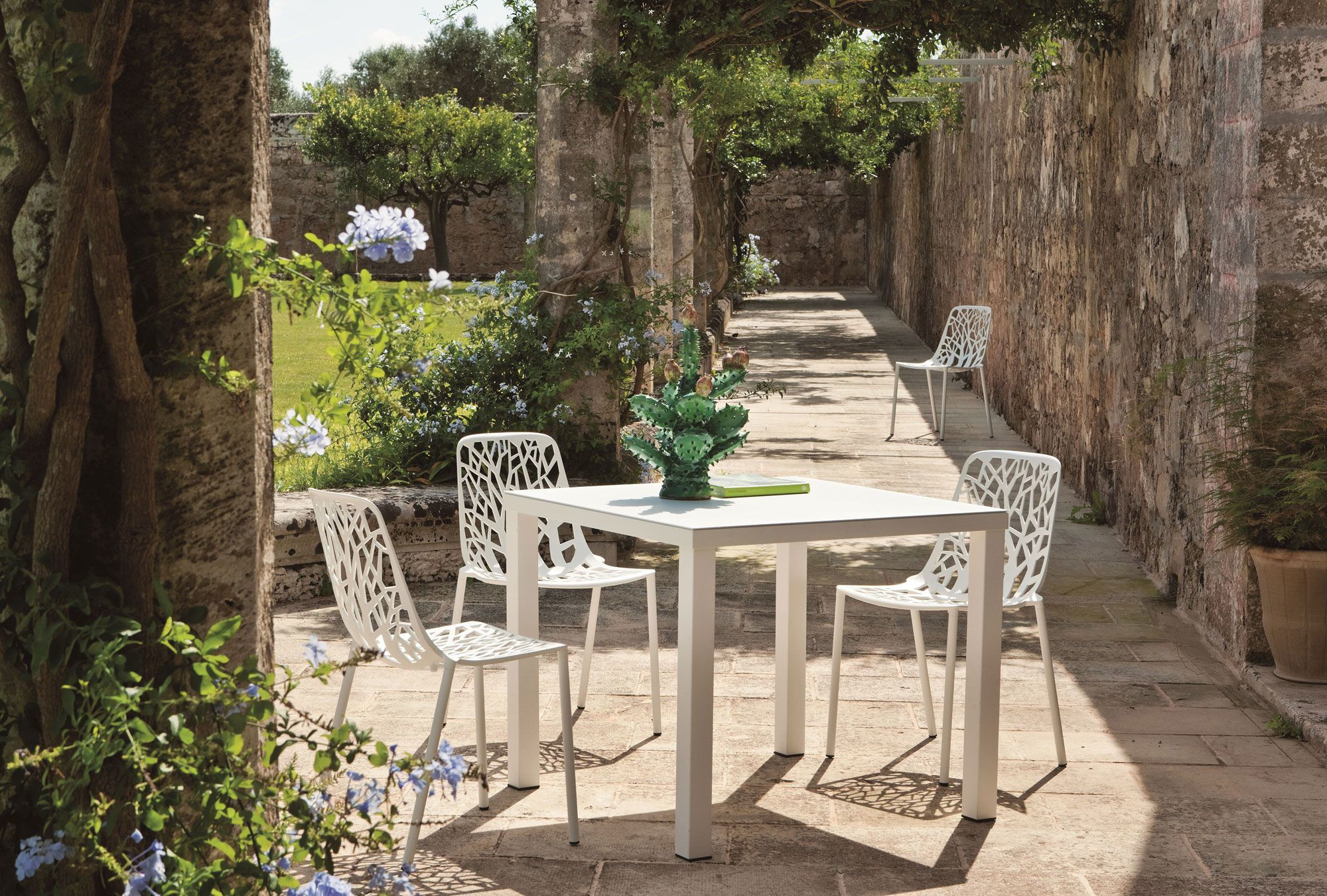 Forest Outdoor Chair Fast white