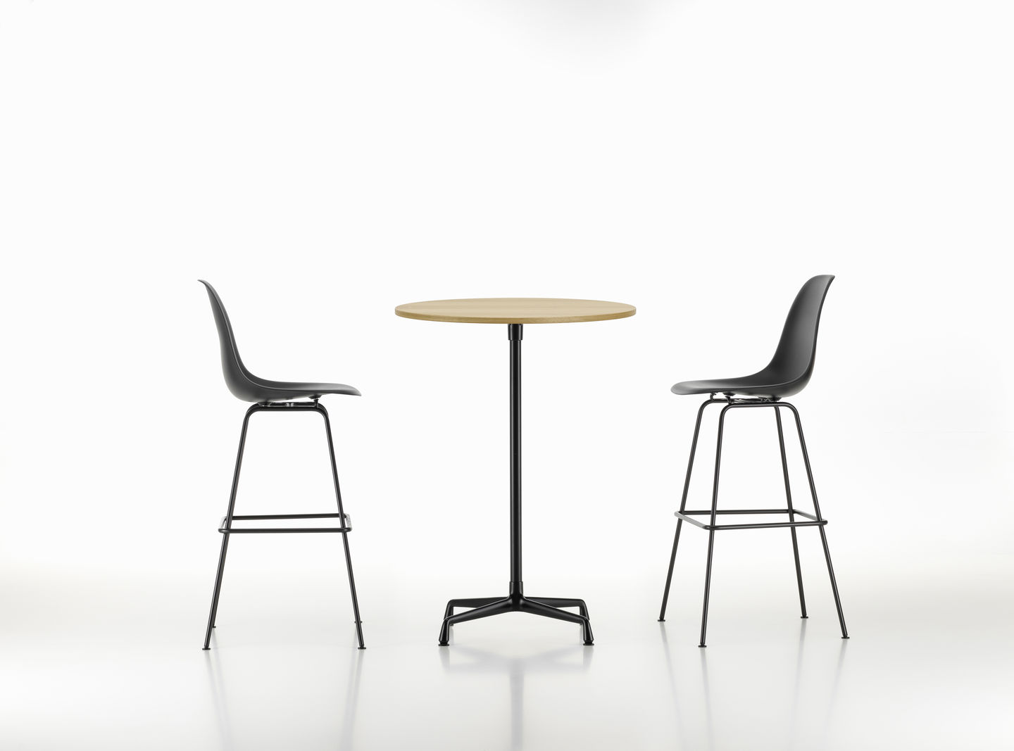 Eames Contract Tables High Standing Table Ø 80 cm Vitra