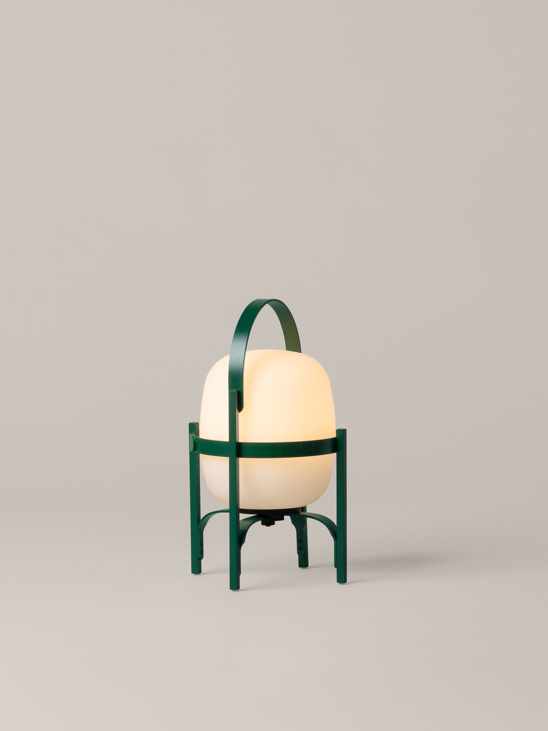 Cestita Alubat Table lamp English Green Santa & Cole