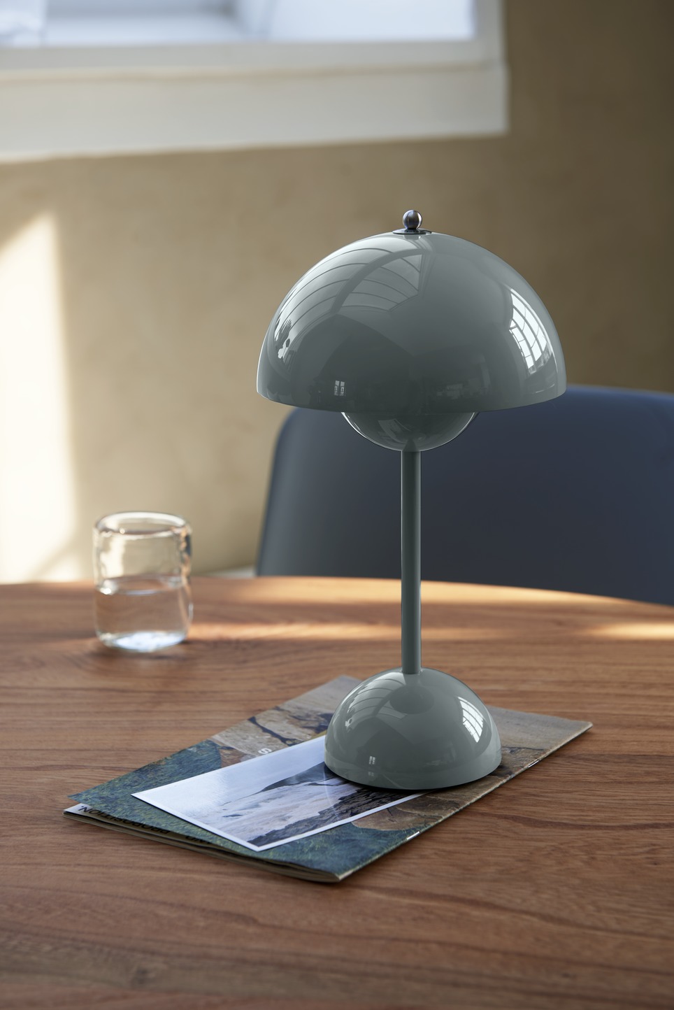 Flowerpot VP9 Portable Battery lamp / Table lamp with USB AndTradition Stone blue