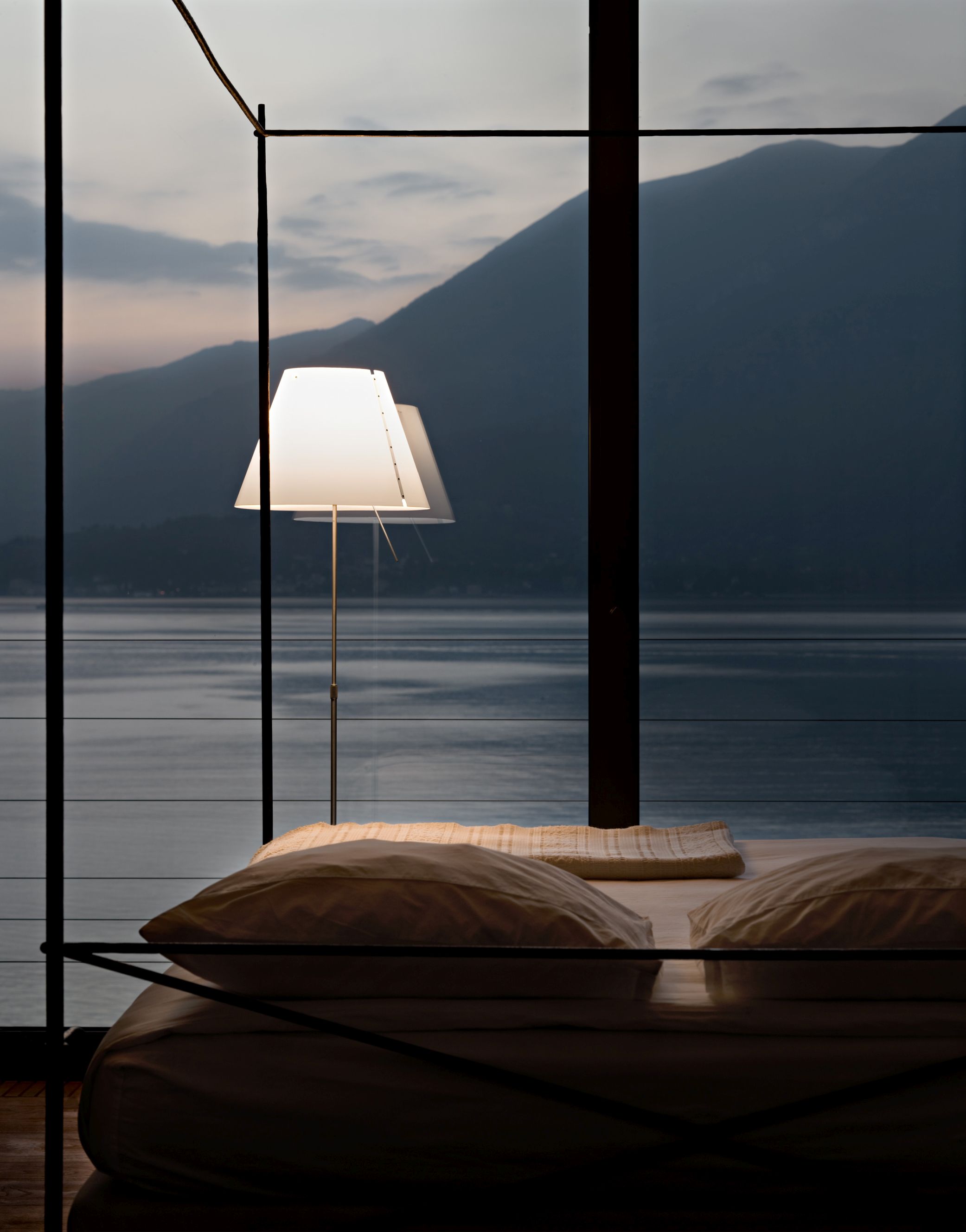D13 Costanza height adjustable table lamp with sensor dimmer complete version aluminium base and white shade Luceplan