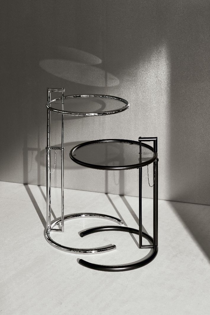 Adjustable replacement glass plate for ClassiCon side table