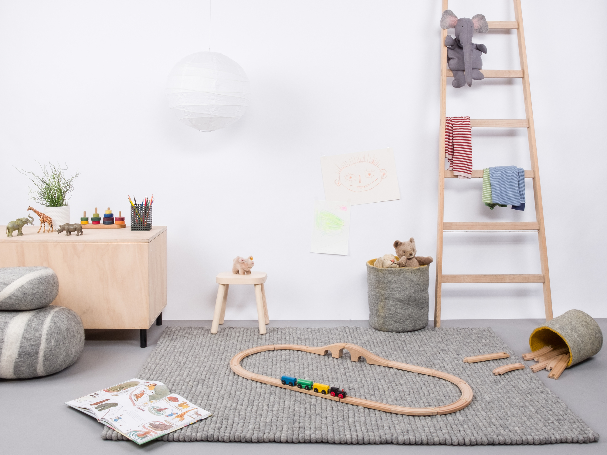 Felt ball Carpet 140x200 cm Myfelt Lotte