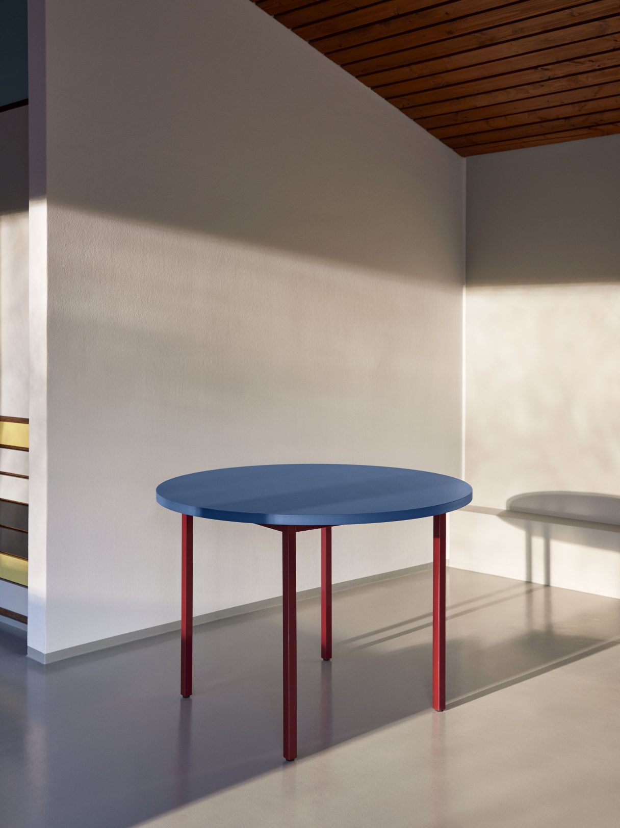 Two Colour Table 105 cm Hay Red - Maroon red