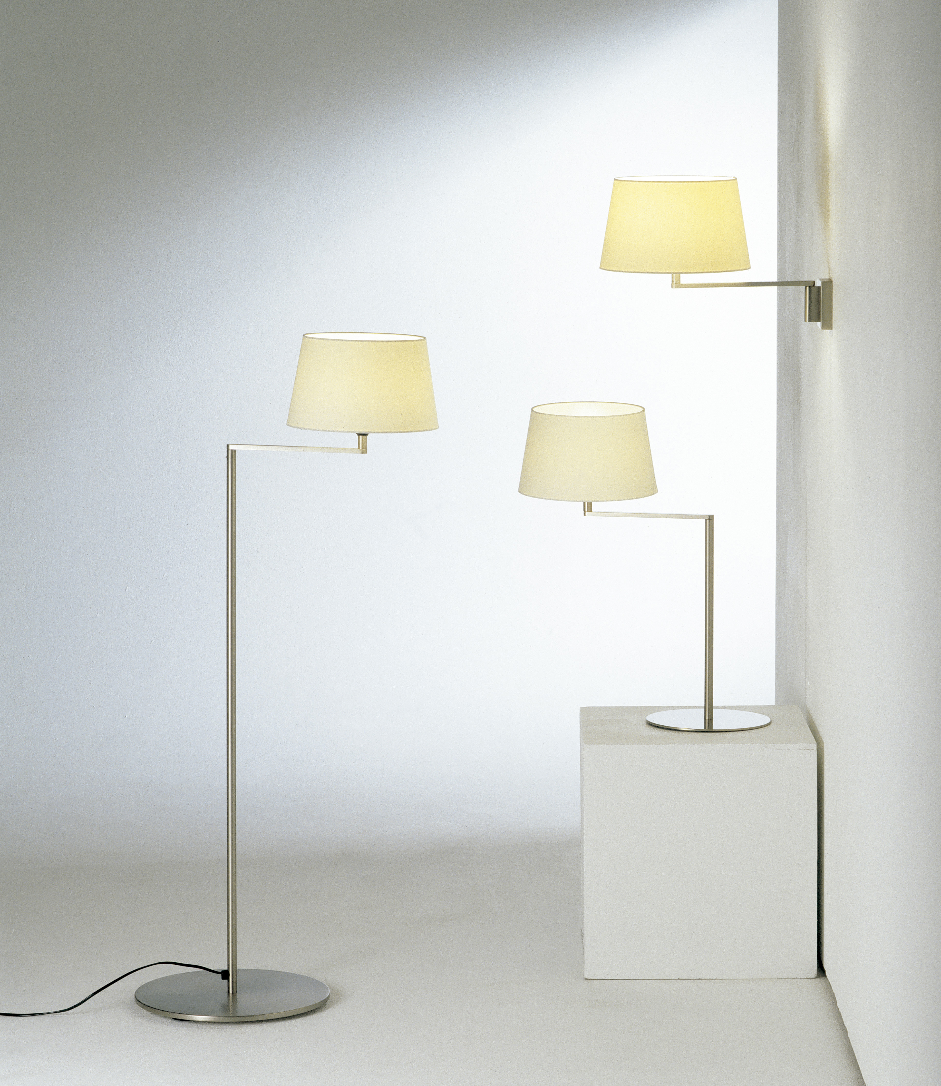 Americana Floor Lamp Santa & Cole