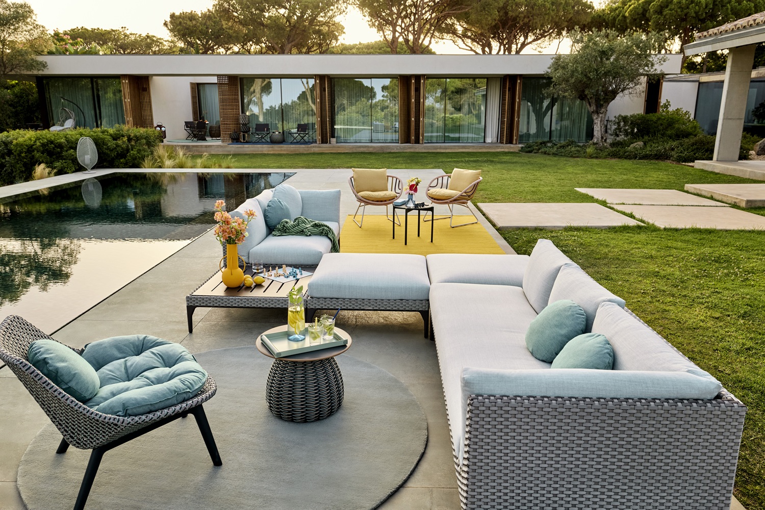 Mu Daybed Daybed left Dedon
