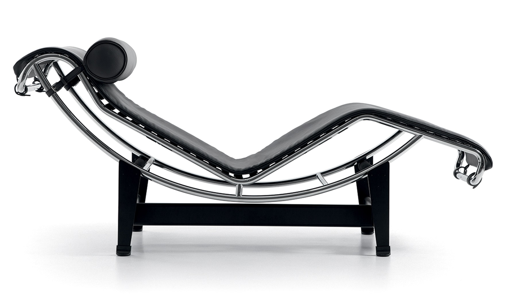 4 Chaise Longue à reglage continu recliner leather black ( graphite ) / neck roll same leather colour Cassina PRE-SUPPLIED QUICK-SHIP COMBINATION