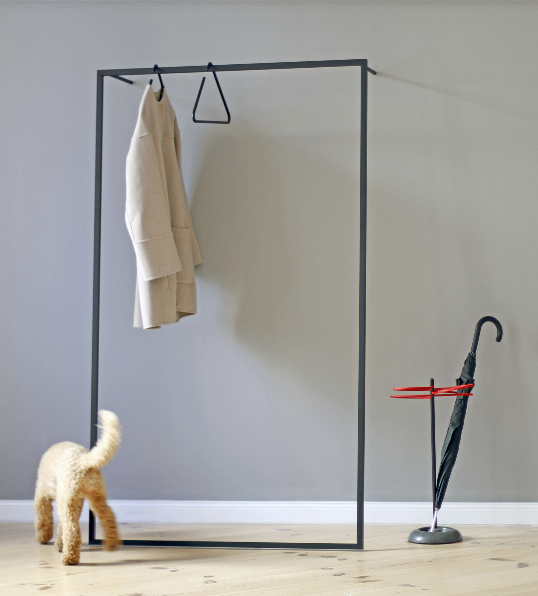 Leano Leaning wardrobe Roomsafari