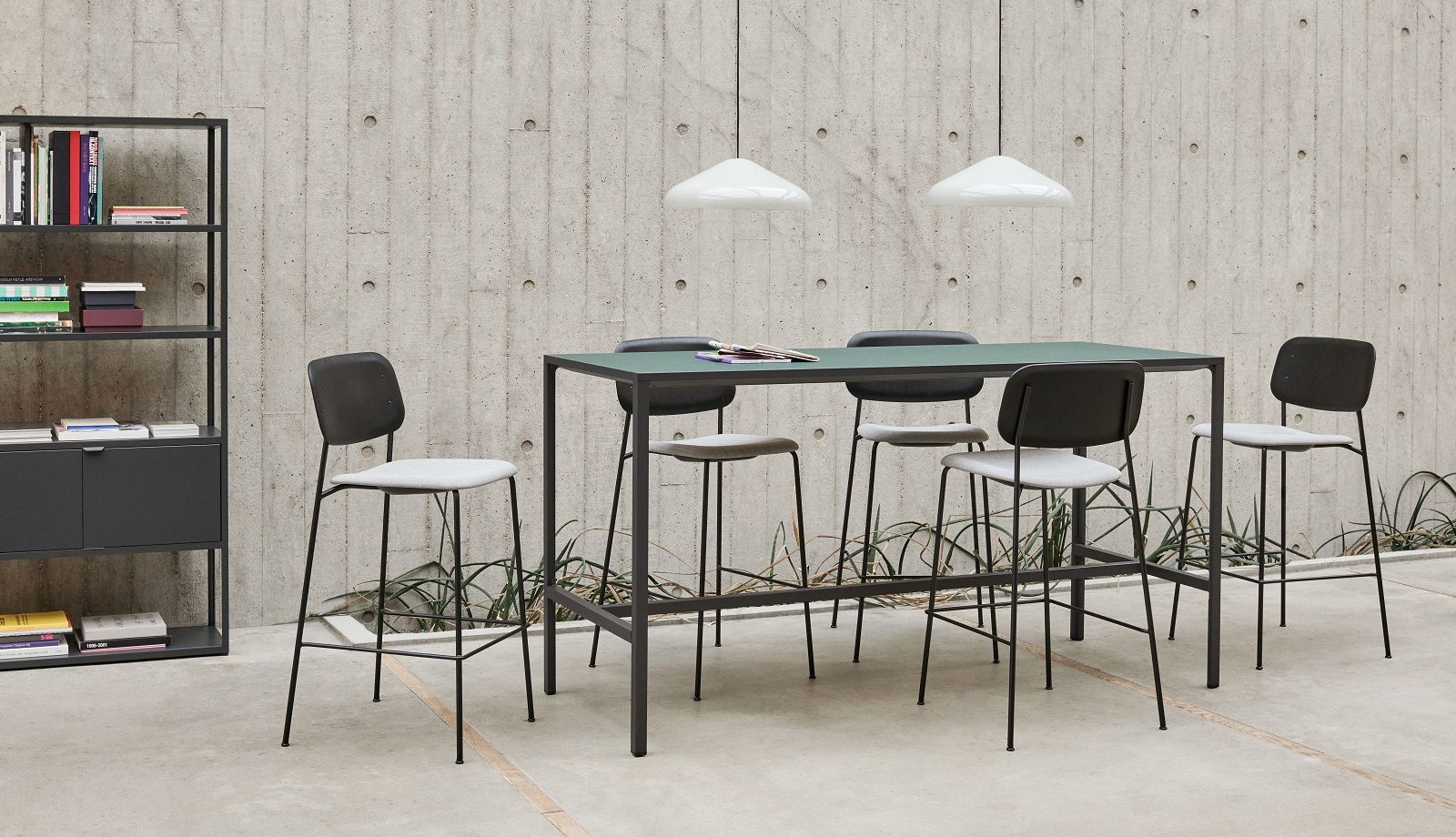 Soft Edge 90 Bar Stool Low / High Hay