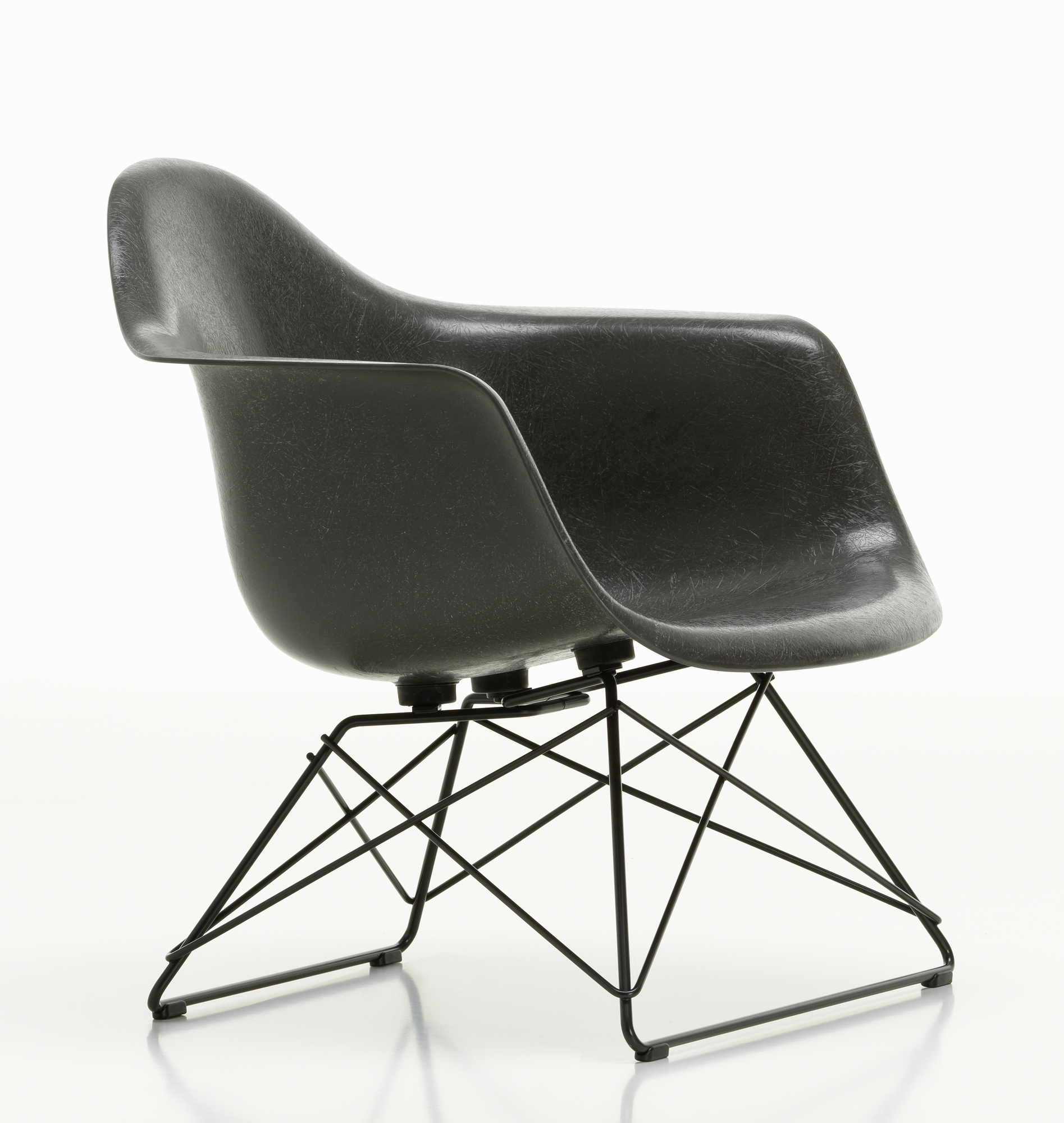 Eames Fibreglass Arm Chair LAR Chair Vitra