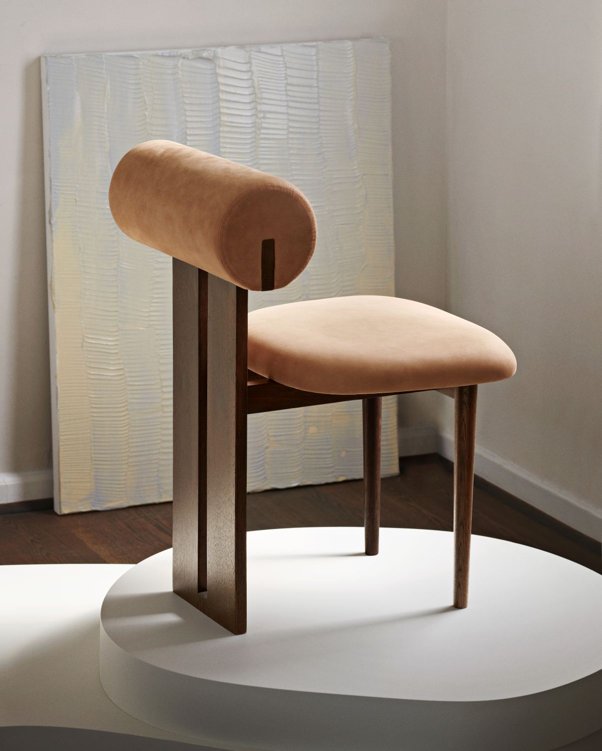 Hippo Stuhl von NORR11, moderner Polsterstuhl in Beige mit Rückenlehne aus Zylinderform und Holzgestell.