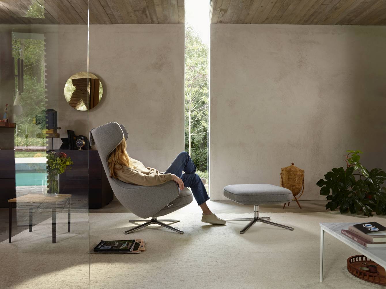 Grand Repos Armchair + Ottoman Vitra Polished Nubia Ivory / Pearl