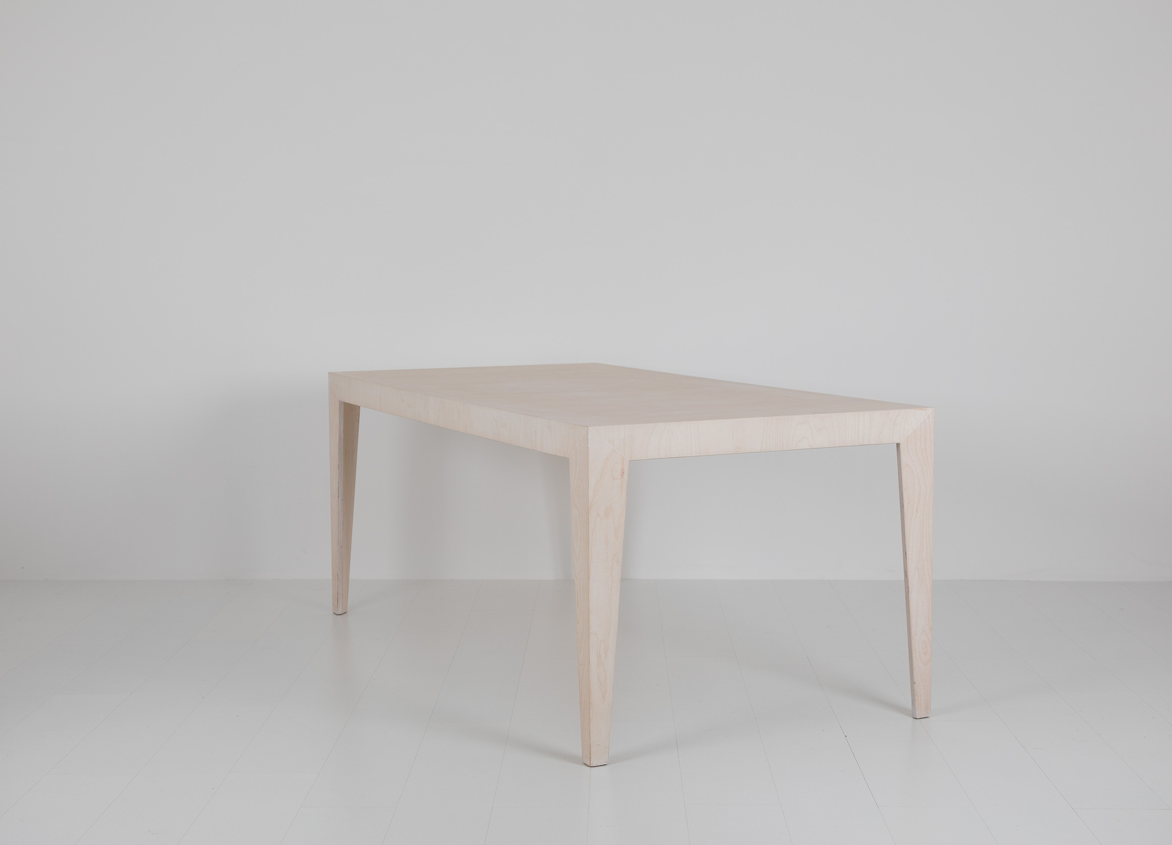 MARTA Minimalist Wooden Table Das ganze Leben