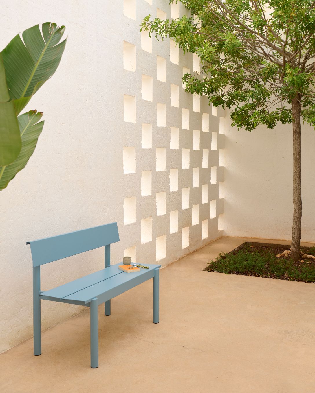 Linear Steel Bench Outdoor bench with backrest 170x34 cm Muuto