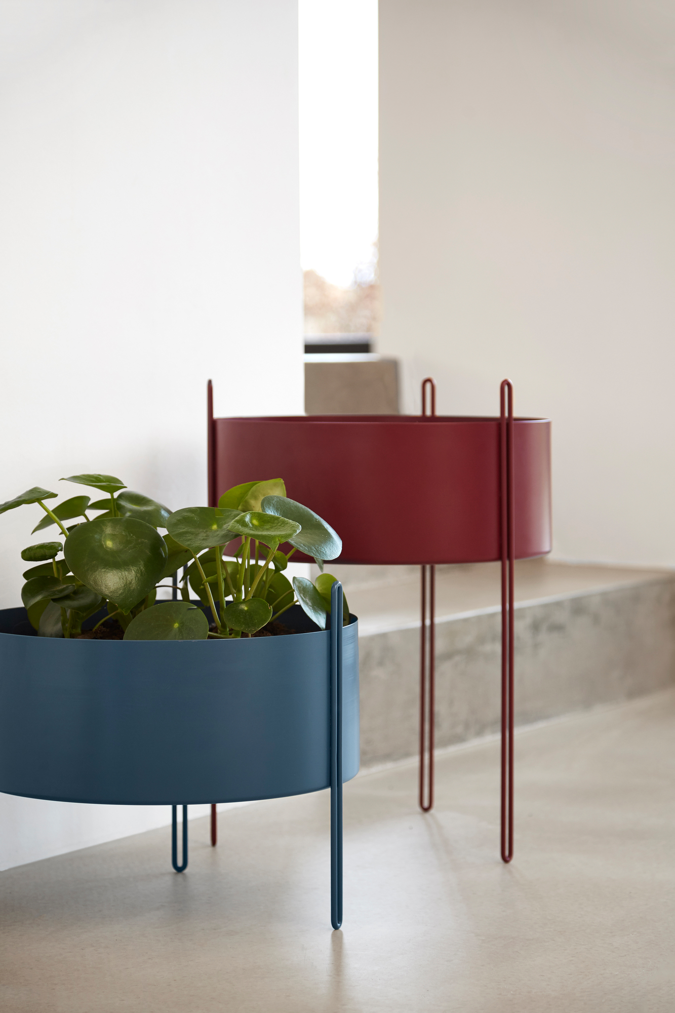 Pidestall Planter Large Taupe Woud