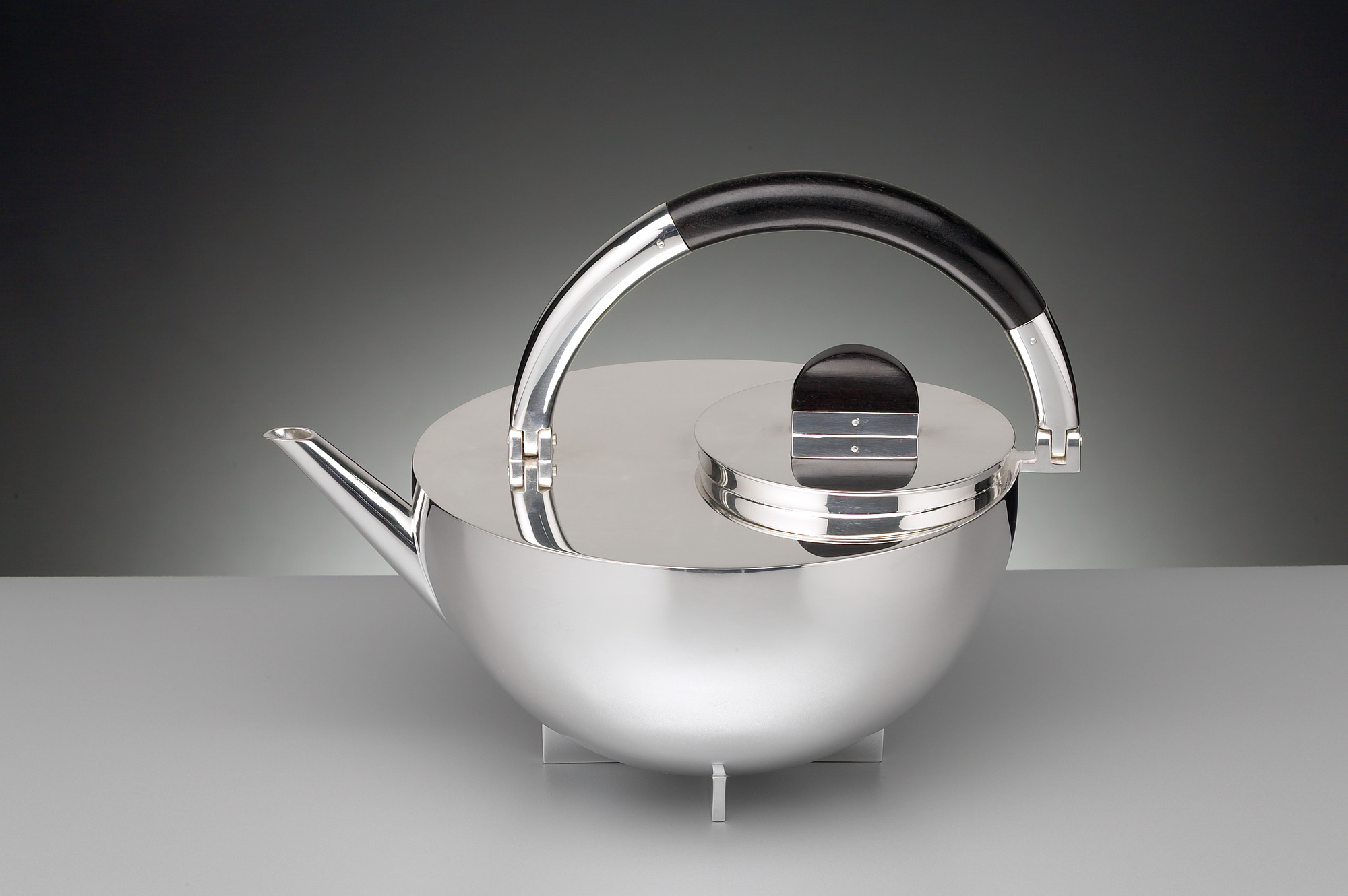 MBTK 24 / MBTK24 Bauhaus Marianne Brandt Teapot Tecnolumen